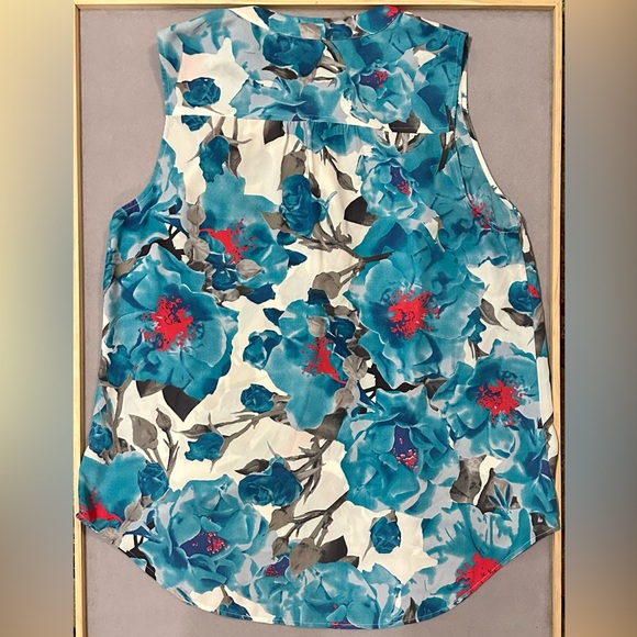 HALOGEN, Nordstrom label, sleeveless top, multicolored florals, full button . - Picture 6 of 11